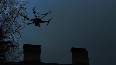 Hałas za oknem. Kto skarży się na nocne loty drona straży miejskiej? Życie Pabianic