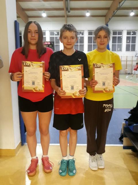 Badmintoniści UKS Korona Pabianice wywalczyli w dwóch turniejach aż 11 medali Życie Pabianic