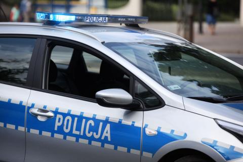 Policyjna eskorta na "bombach" do szpitala Życie Pabianic