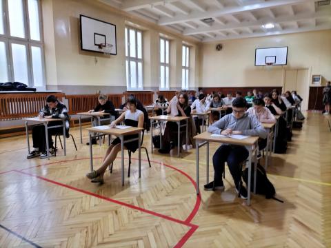 Uczniowie pisali test wiedzy ze znajomości konstytucji Życie Pabianic