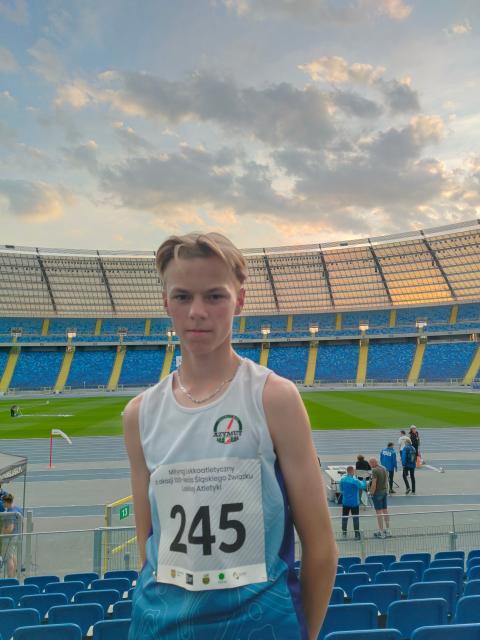 Kacper Kurowski (UKS Azymut Pabianice) zadebiutował w biegu na 1.500 metrów Życie Pabianic