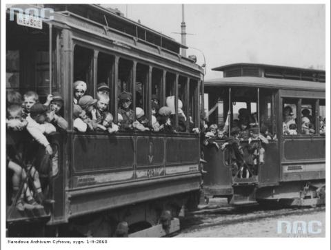 Największą radochą podczas Tygodnia Dziecka w Pabianicach była jazda samochodem albo tramwajem