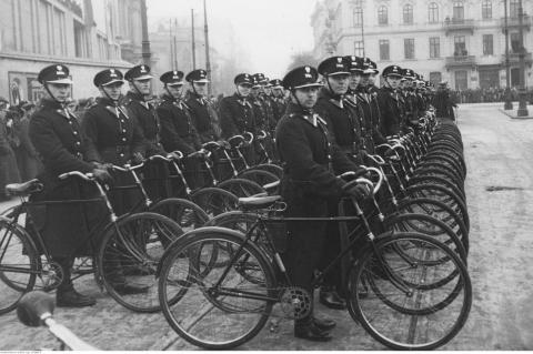 Policjanci na rowerach