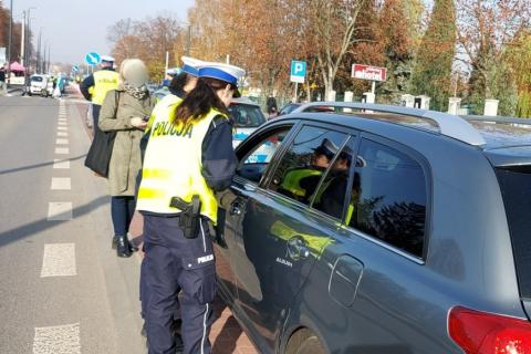 Policyjne podsumowanie akcji "Wszystkich Świętych 2022" Życie Pabianic