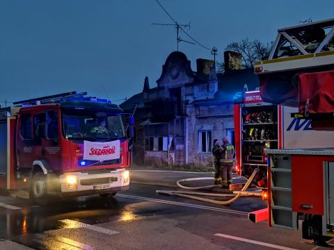 Pożar przy ul. Jutrzkowickiej, Płonął około stuletni  Życie Pabianic