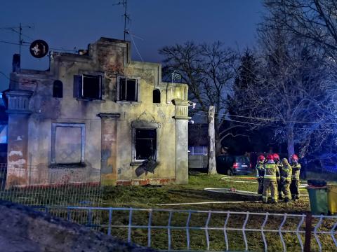 Pożar przy ul. Jutrzkowickiej. Płonął około stuletni dom Życie Pabianic