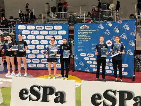 Badmintonowe siostry Maria Kisiel i Amelia Kisiel (UKS Korona Pabianice) zdobyły brązowy medal Życie Pabianic