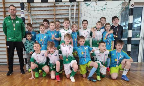 Młodzi piłkarze Włókniarza Pabianice rządzili na turnieju w Namysłowie Życie Pabianic