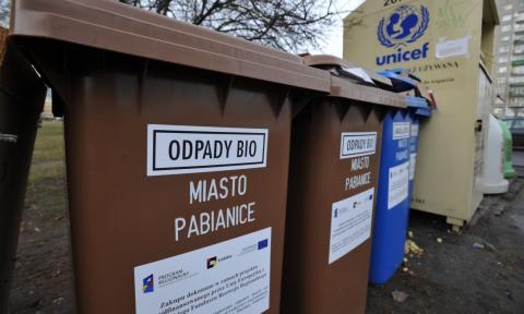 Osoby przyjmujące uchodźców nie zapłacą dodatkowo za wywóz śmieci