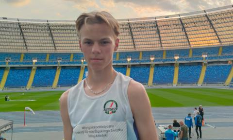 Kacper Kurowski (UKS Azymut Pabianice) zadebiutował w biegu na 1.500 metrów Życie Pabianic