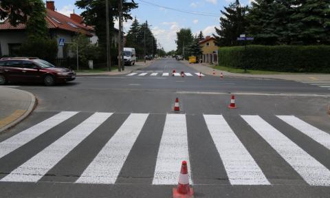 Bezpieczniej na drogach powiatowych. Trwa przebudowa przejść dla pieszych Życie Pabianic