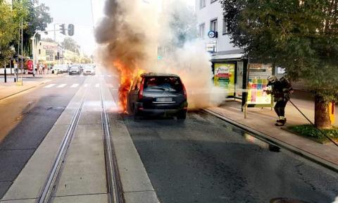 Pożar auta na ulicy 