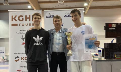 Ekipa Zjednoczonych od lewej: Tomasz Bartoszek, trener Przemysław Pawłowski i Stanisław Jurga Życie Pabianic
