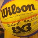Piłka z podpisami reprezentacji Polski w koszykówce jest przeznaczona do licytacji Życie Pabianic