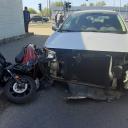 Wypadek na skrzyżowaniu. Motocyklista zabrany do szpitala z otwartym złamaniem kości
