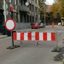 Wylewają asfalt na Warszawskiej. Zmieniła się trasa przejazdu komunikacji miejskiej
