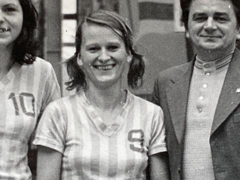Zmarła była koszykarka Włókniarza Pabianice Teresa Ciechulska-Szymczak (pierwsza z prawej) Życie Pabianic