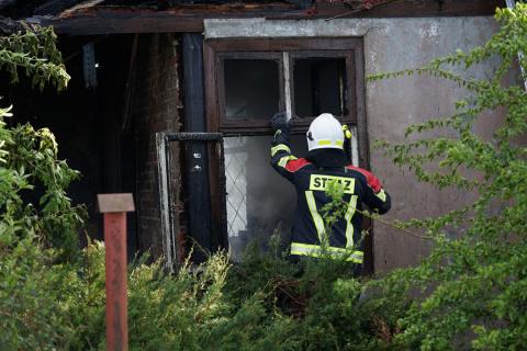 Ul.Zagajnikowa:strażacy znaleźli zwęglone zwłoki mężczyzny  Życie Pabianic