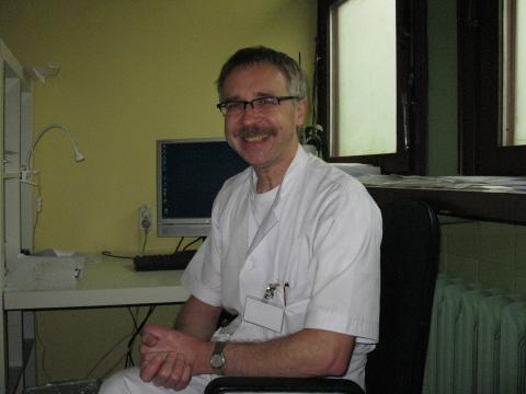 „Lekarzem zostałem przez przypadek” – przyznaje Tomasz Moszura, profesor nauk medycznych, kardiolog dziecięcy Życie Pabianic