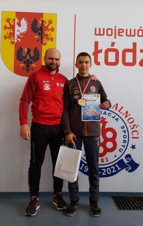 Od lewej: trener Nelsona Pabianice Mariusz Łechtański oraz brązowy medalista mistrzostw Polski Tomasz Olejniczak Życie Pabianic
