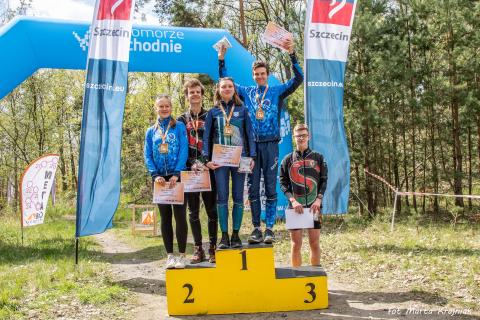 Biegacze Azymutu Pabianice wywalczyli dziewięć medali Życie Pabianic