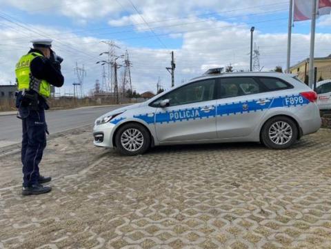 Długi weekend na drogach powiatu: 13 kolizji i jeden wypadek drogowy Życie Pabianic