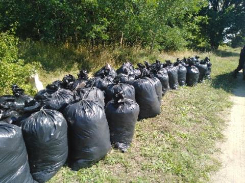 Śmieci z Tuszyna wylądowały na polach hermanowskich Życie Pabianic