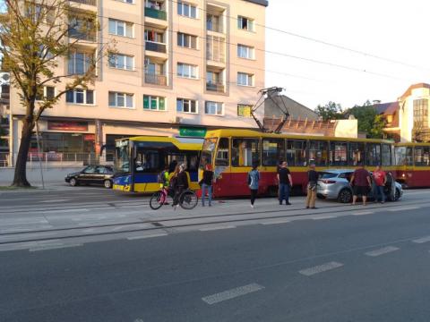 Osobówka zderzyła się z tramwajem Życie Pabianic 