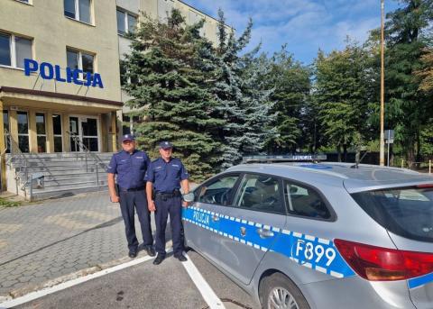 Policjanci eskortowali ranne dziecko do szpitala Życie Pabianic 