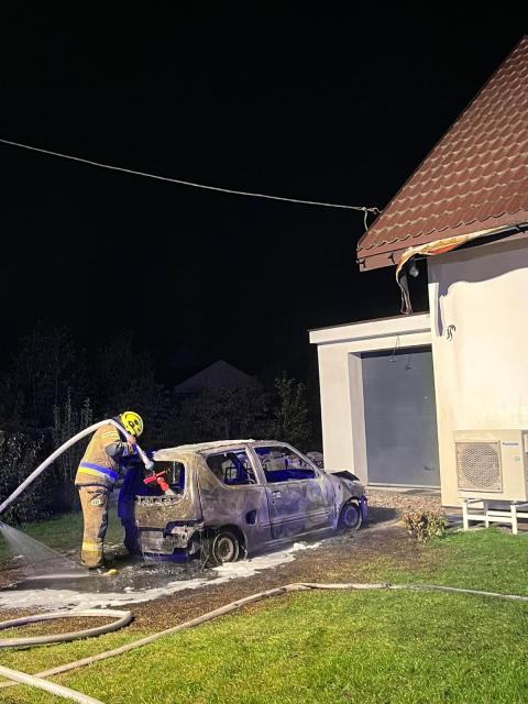 Strażacy z Markówki i Dobronia gasili pożary aut