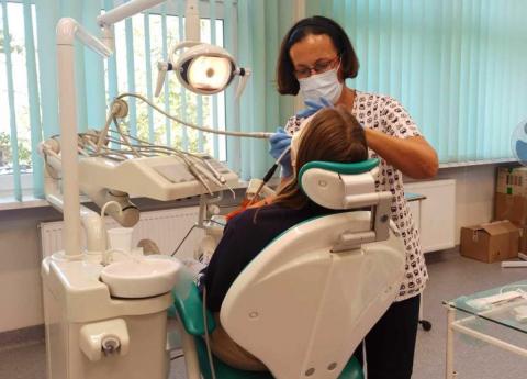 W SP 3 i SP 16 leczą zęby za darmo pacjentom do 18. roku życia Życie Pabianic