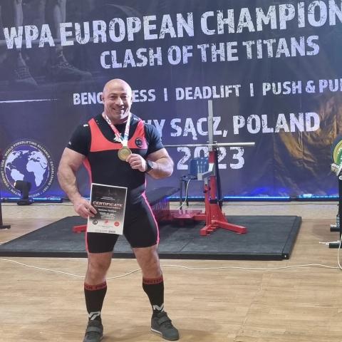 Hovhannes Yazichyan został mistrzem Europy w trójboju siłowym Życie Pabianic