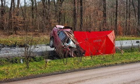 Tragiczny wypadek koło Pawłówka. Kierowca seata nie żyje Życie Pabianic