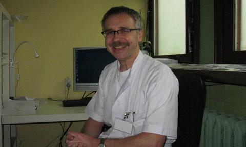 „Lekarzem zostałem przez przypadek” – przyznaje Tomasz Moszura, profesor nauk medycznych, kardiolog dziecięcy Życie Pabianic