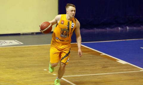 Szymon Gralewski rzucił 33 punkty w ostatnim meczu koszykarzy Profi Sunbud PKK'99 Pabianice Życie Pabianic