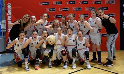 Drużyna Basket 4ever Ksawerów została brązowym medalistą mistrzostw Polski u-13 koszykarek Życie Pabianic
