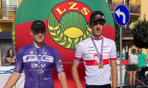 Antoni Sokół (z lewej) i Igor Szumer zdobyli medale mistrzostw Polski w kolarstwie dla PTC DSV Alpina Pabianice Życie Pabianic