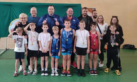 Najmłodsi zapaśnicy PTC Pabianice wywalczyli osiem medali w Radomsku Życie Pabianic