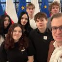 Uczniowie z Pabianic pojechali do Warszawy na spotkanie z posłem Haburą