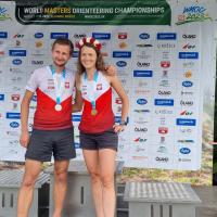 Mariusz Pabich i Maria Pabich (oboje Azymut Pabianice) z medalami mistrzostw świata masters w biegach na orientację Życie Pabianic