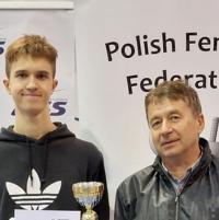Tomasz Bartoszek (Zjednoczeni Pabianice) wraz z trenerem klubowym Przemysławem Pawłowskim Życie Pabianic