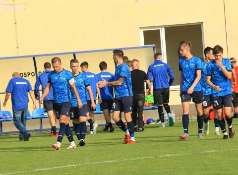 Piłkarze GKS Ksawerów wysoko przegrali z Nerem w Poddębicach Życie Pabianic