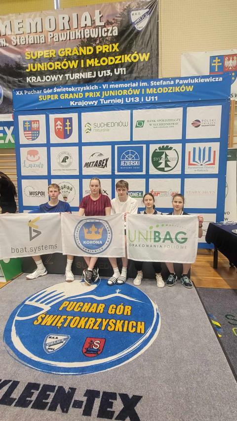 Badmintoniści Korony Pabianice podczas turnieju w Suchedniowie Życie Pabianic