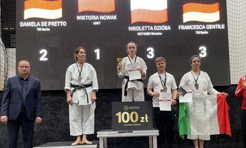 Wiktoria Nowak zdobyła dwa medale w turnieju karate Vratislavia Cup Życie Pabianic