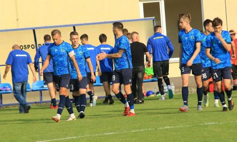 Piłkarze GKS Ksawerów wysoko przegrali z Nerem w Poddębicach Życie Pabianic