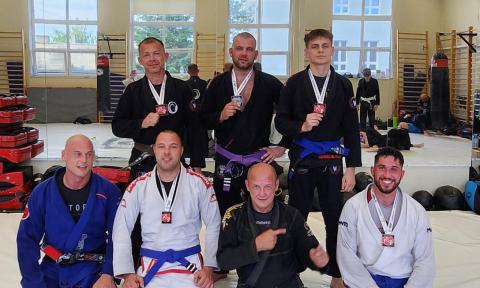 W Pucharze Polski w Koninie w Brazylijskim Ju Jitsu wojownicy Octopusa Pabianice wywalczyli 9 medali Życie Pabianic