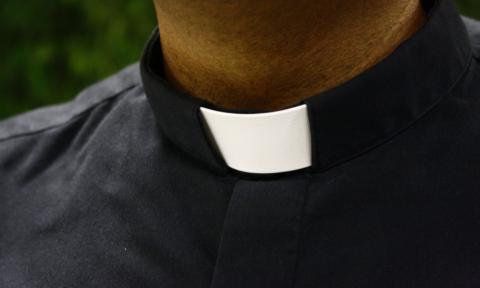 Czy Kościół Katolicki powinien znieść celibat?