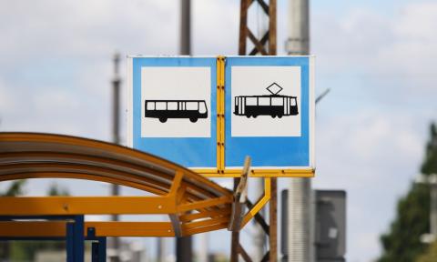 Czy przy centrum handlowym Tkalnia powinien powstać przystanek autobusowy?